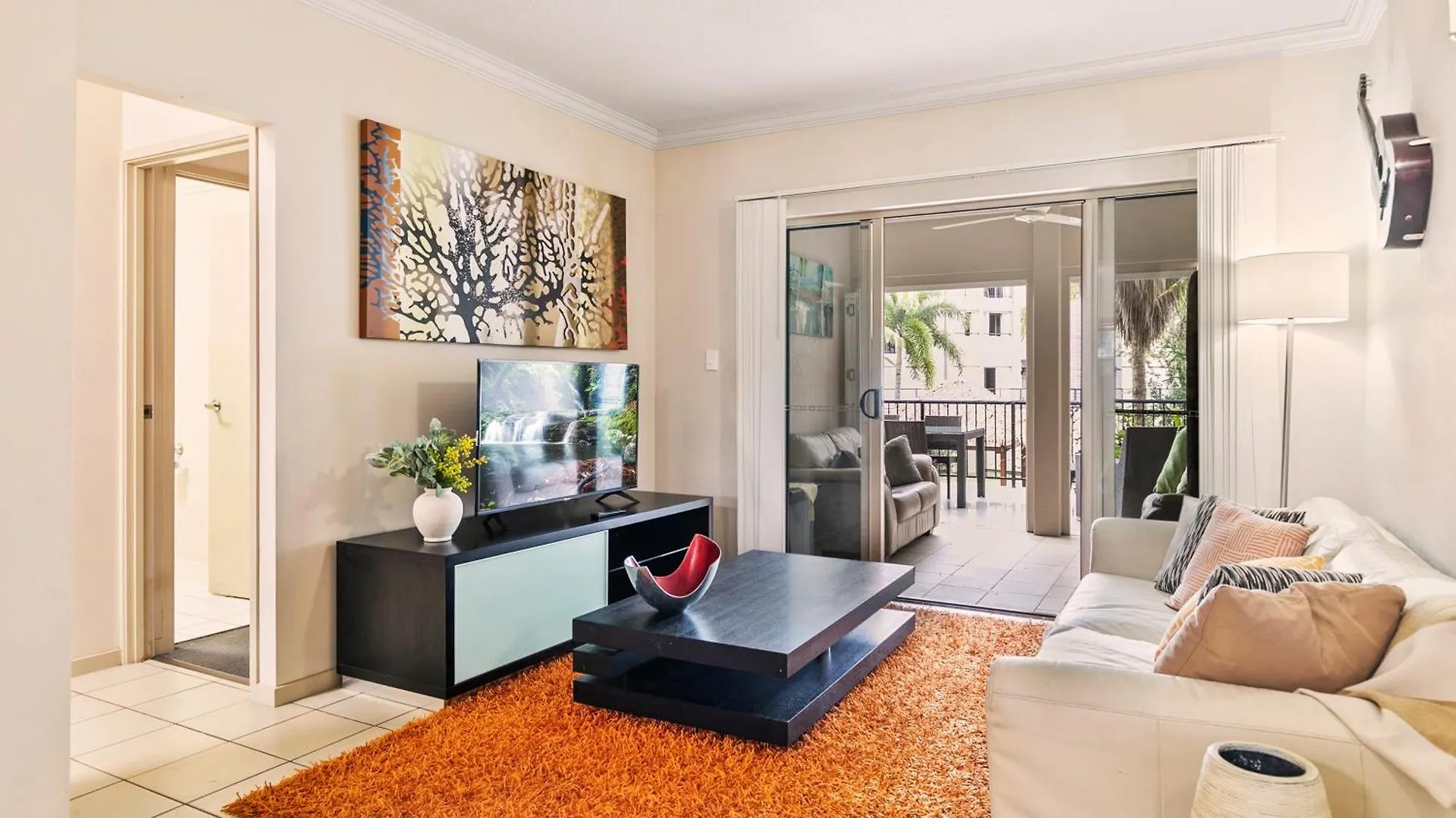 Pool View Two-Bedroom Apartment 10 Min From City East Trinity