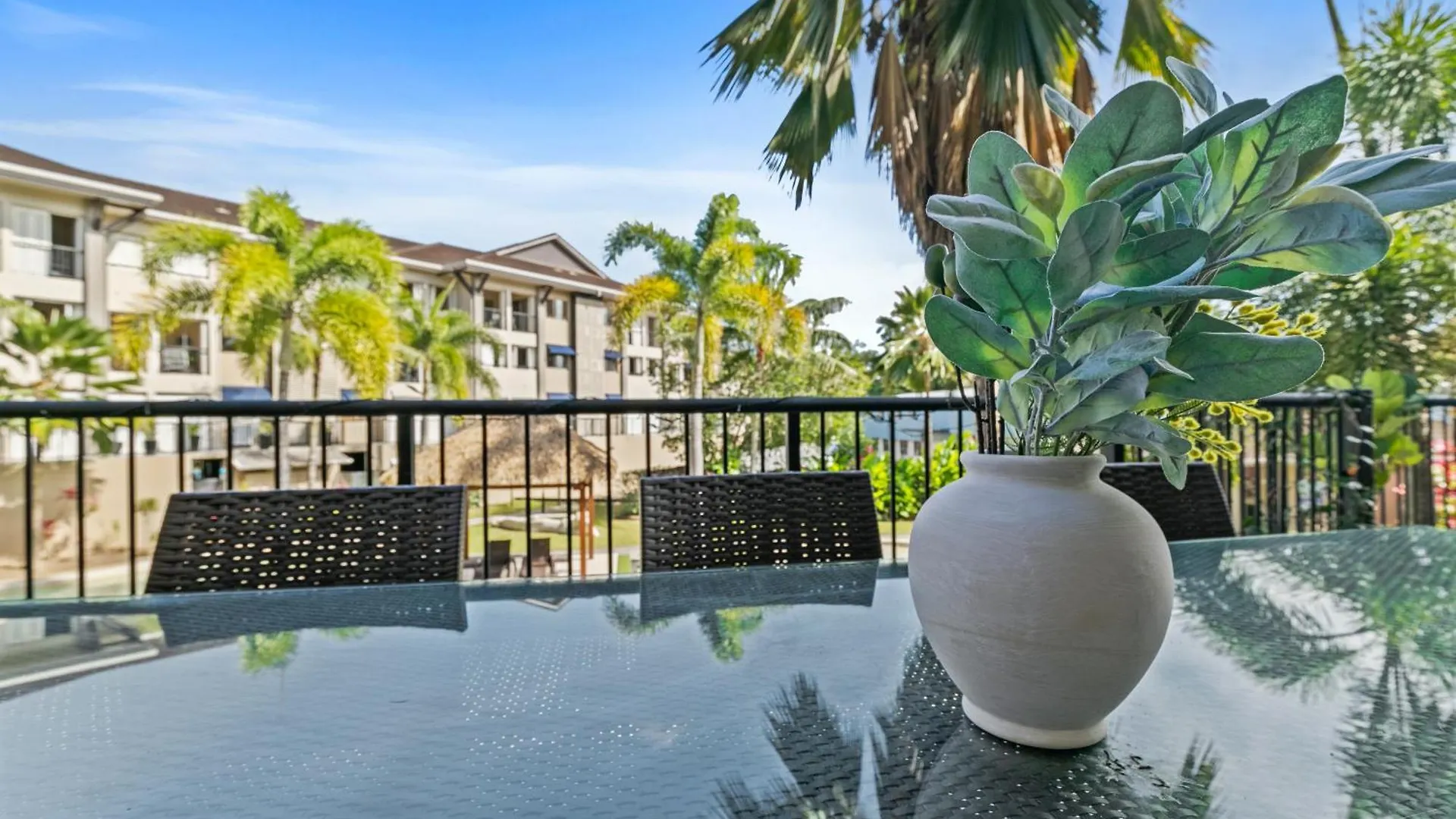Pool View Two-Bedroom Apartment 10 Min From City East Trinity Australia